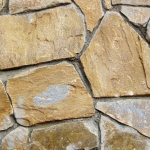 comprar piedra irregular granito marron