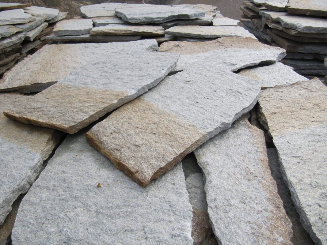piedra irregular verde plata